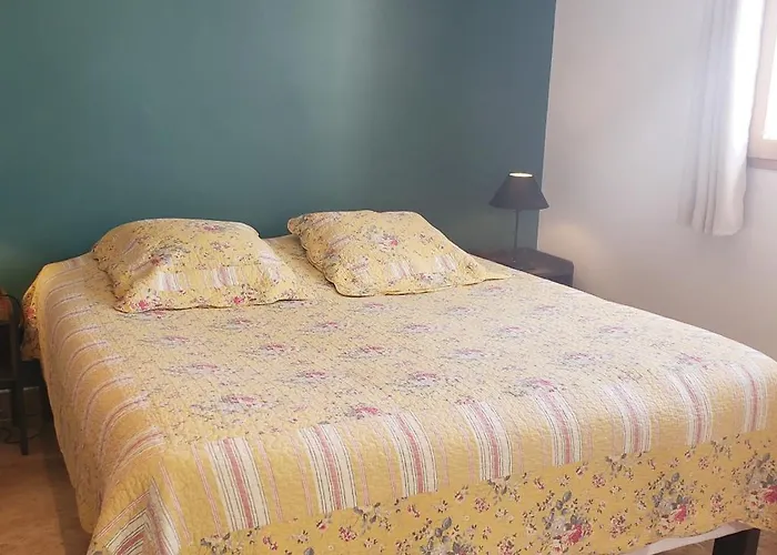 Les Lauriers chambre indépendante avec terrasse privée