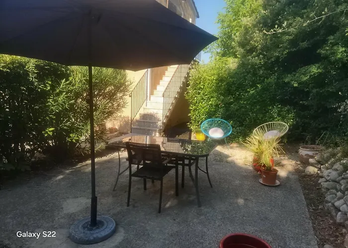 Les Lauriers chambre indépendante avec terrasse privée